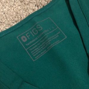 Figs casma three pocket HUNTER GREEN scrub top size large